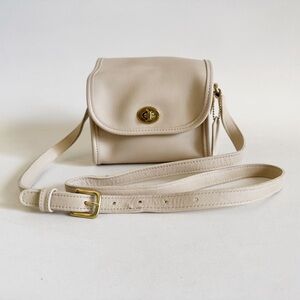 Vintage Coach Emmie Crossbody Pouch Bag 9018 Leather Cream 90s USA Classic Small
